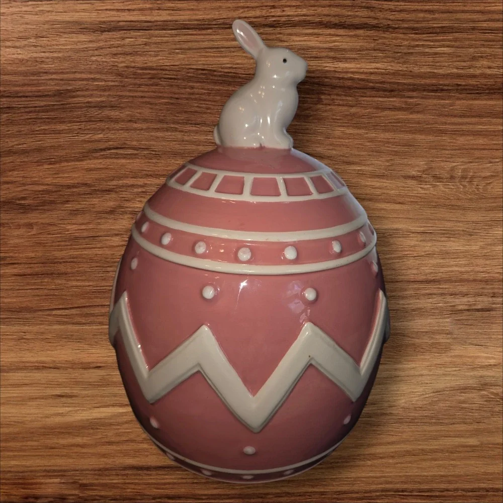 YuYu Neiman Marcus Pink White Embossed Pattern Easter Egg Cookie‎ Jar Bunny Top